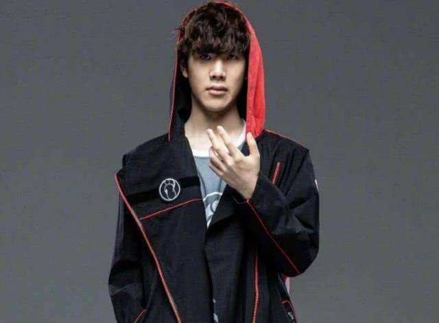 全球PUBGx布加迪联名上线！复古风迷你游戏“鸡地求生”回归