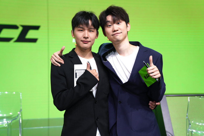 Weibo Gaming 的新赛季阵容：主教练NoFe，助理教练 Fly ，中单 Xiaohu + Tian