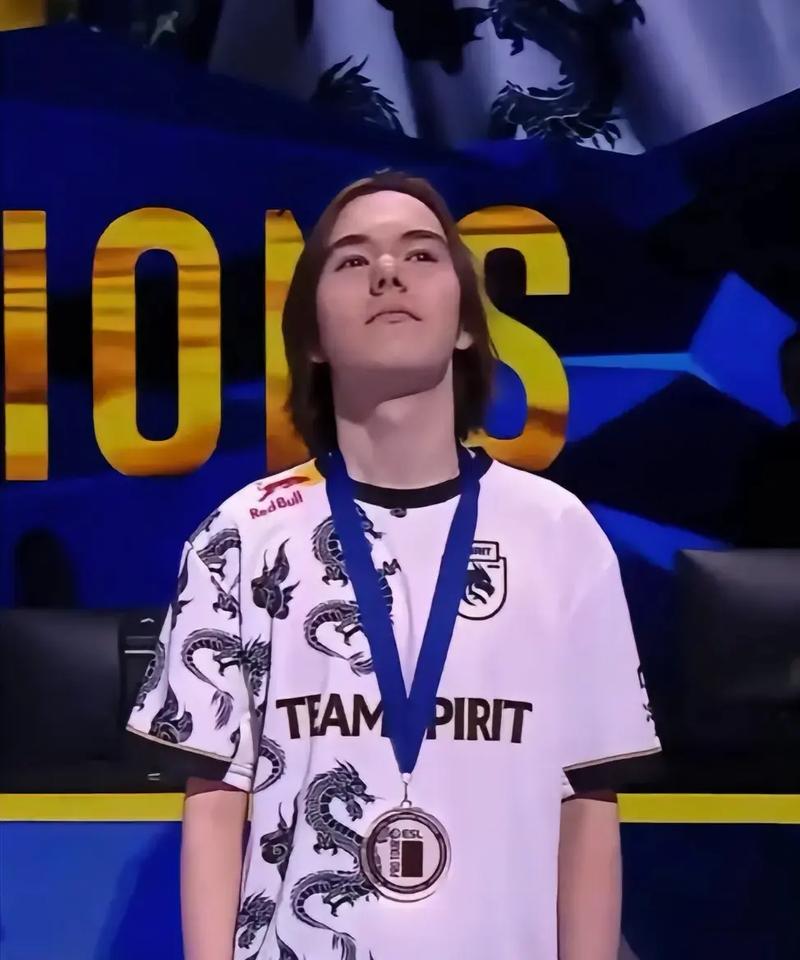 IEM墨尔本2025第一天：精彩比赛、击杀、评论、表情包、网红反应