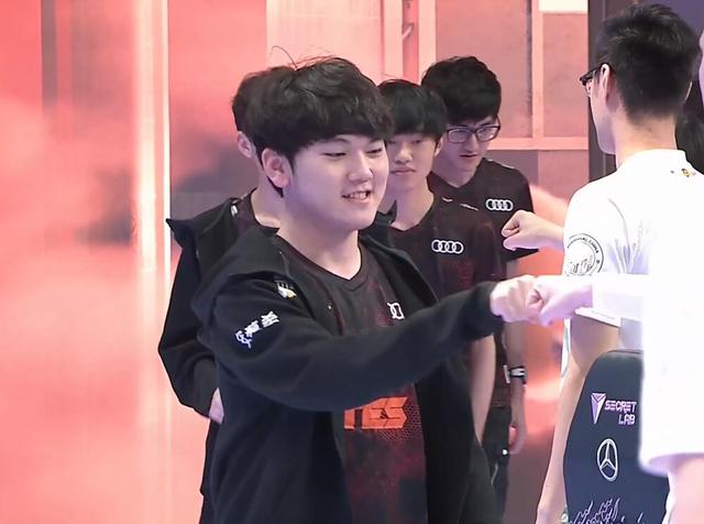 MongolZ 在 IEM Dallas 2025 四分之一决赛中击败了 aurora