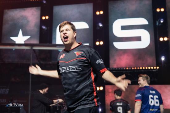 Xiaohu ：赛季初尝试了各种体系和阵容，现在摸索到了成果